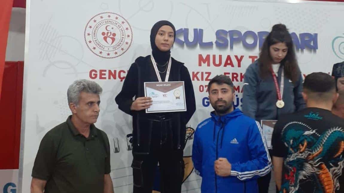 Okul Sporları Muay Thai Türkiye Şampiyonası'nda Öğrencimiz Semiina COŞKUNER, 57 kg Genç Kızlar Kategorisinde Türkiye 2.si Olmuştur