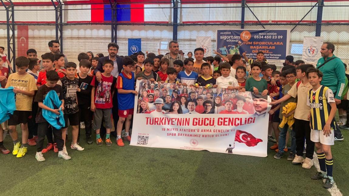Gölbaşı Ortaokullar Arası Futbol Turnuvasında Okulumuz İlçe İkincisi Olmuştur