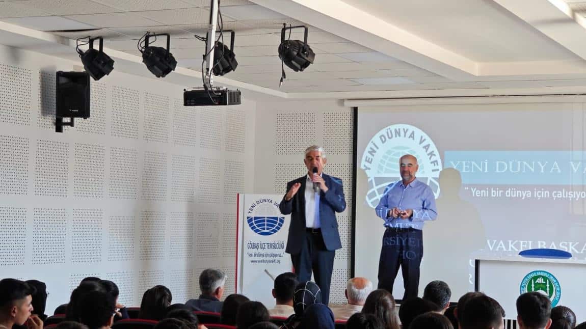 Yeni Dünya Vakfı Genel Başkanı Sayın Mahmut Göksu ve beraberindeki heyet okulumuzu ziyaret ederek öğrencilerimizle buluştular.